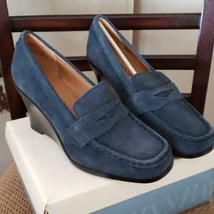 St. Johns Bay navy heel 8 shoe